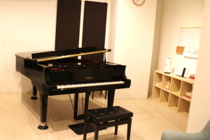 ピアノ教室やプロの演奏家のリハーサル場所として利用。