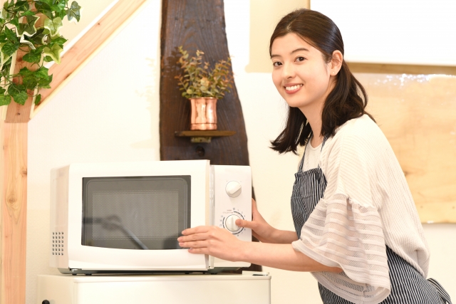 おうち時間を楽しむ彼女の電子レンジ・・・あの音の正体は？ | 防音室 