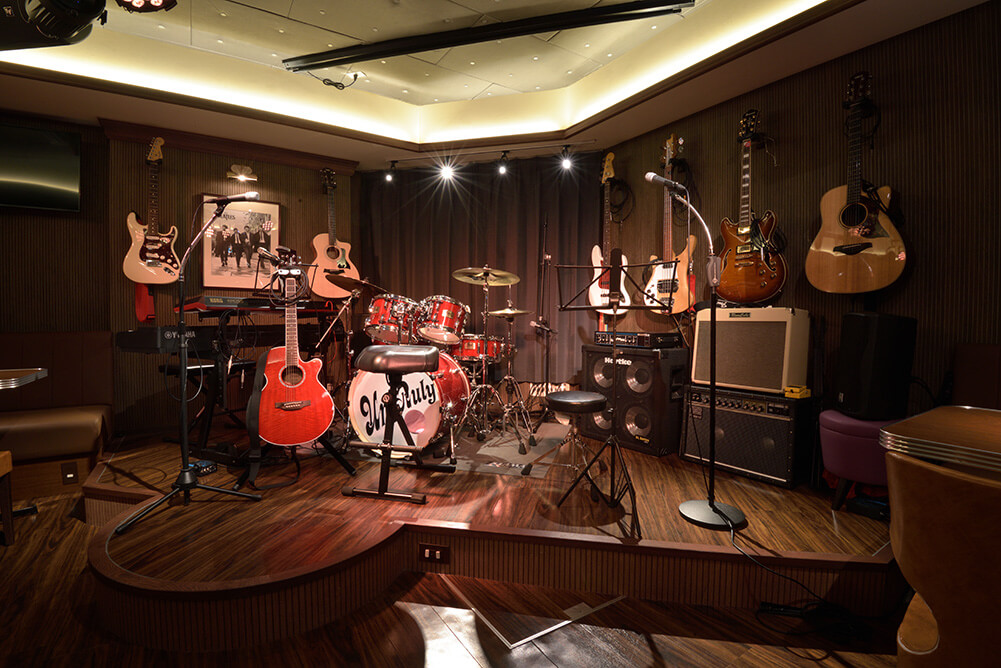 ミュージックバー・  アン・ルーリー様